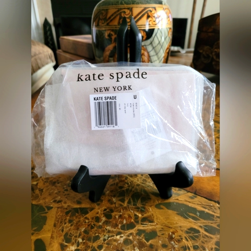 Kate Spade New York Wristlet pouch - Picture 1 of 5
